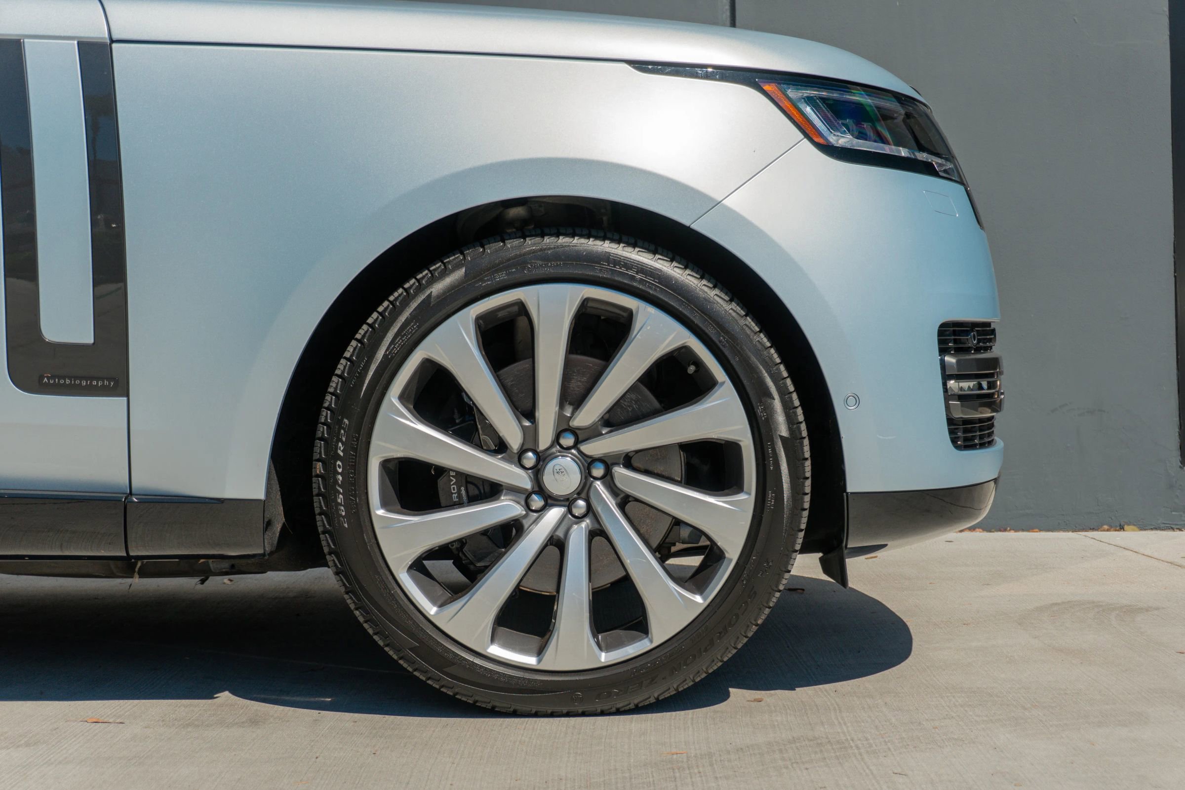 Used 2023 Land Rover Range Rover Autobiography image 41