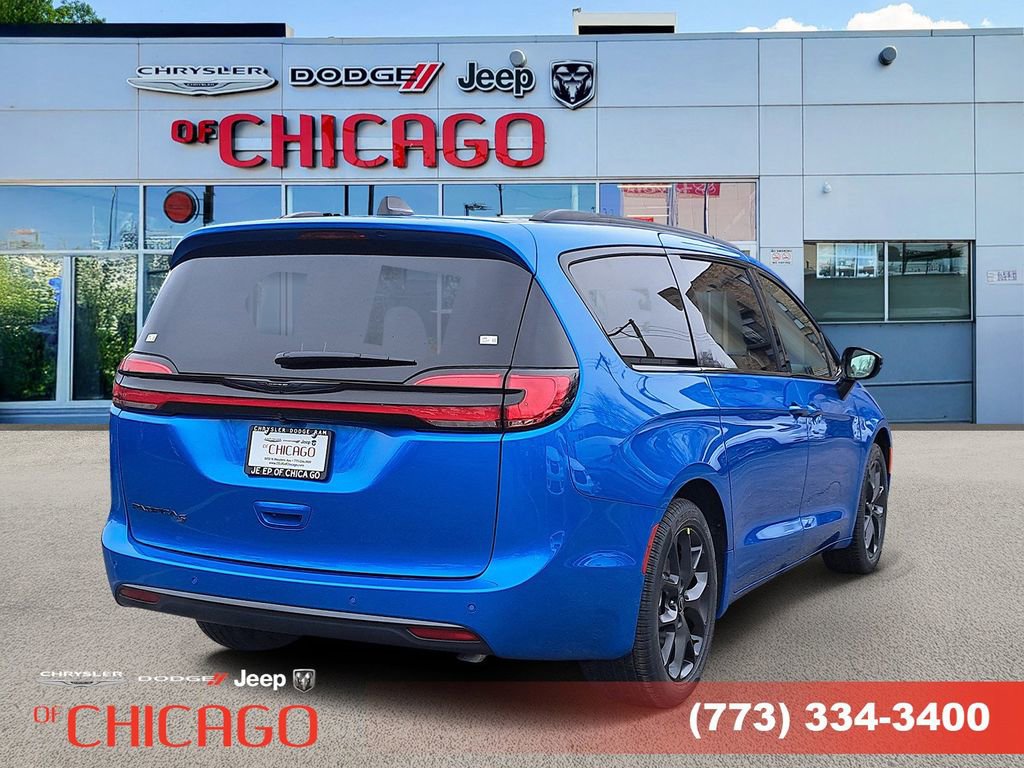 New 2026 Chrysler Pacifica Select w/ S Appearance Package image 4