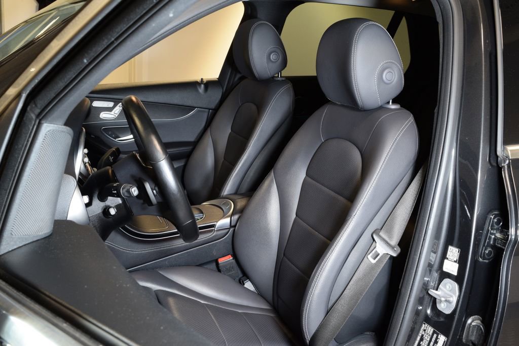 Used 2021 Mercedes-Benz GLC 300 4MATIC image 10