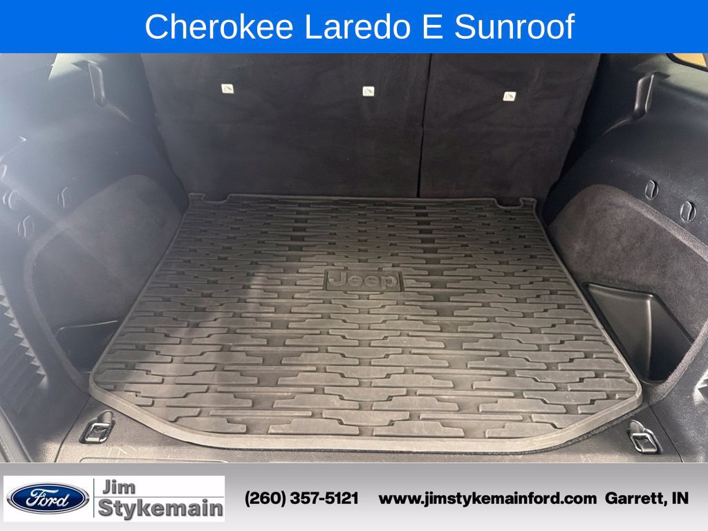 Used 2021 Jeep Grand Cherokee Laredo w/ Security & Convenience Group AWD/4WD image 35