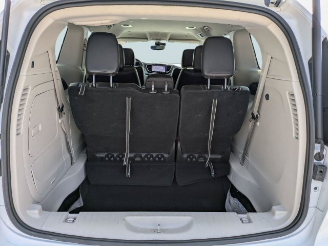 Used 2024 Chrysler Pacifica Limited FWD image 13