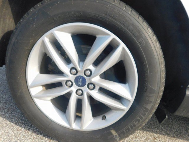 Used 2015 Ford Edge SEL image 17