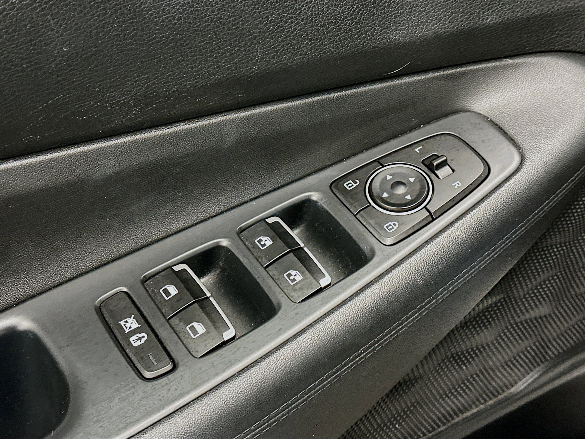 Used 2020 Hyundai Santa Fe SEL w/ Cargo Package image 15