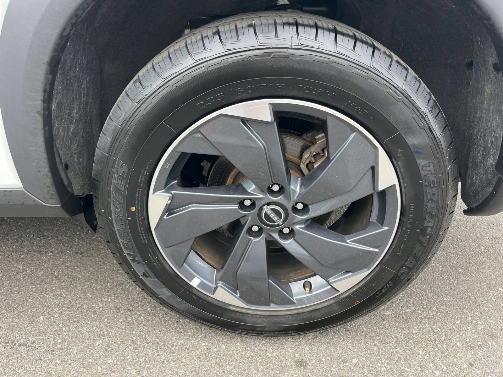 Used 2025 Nissan Rogue SV FWD image 32