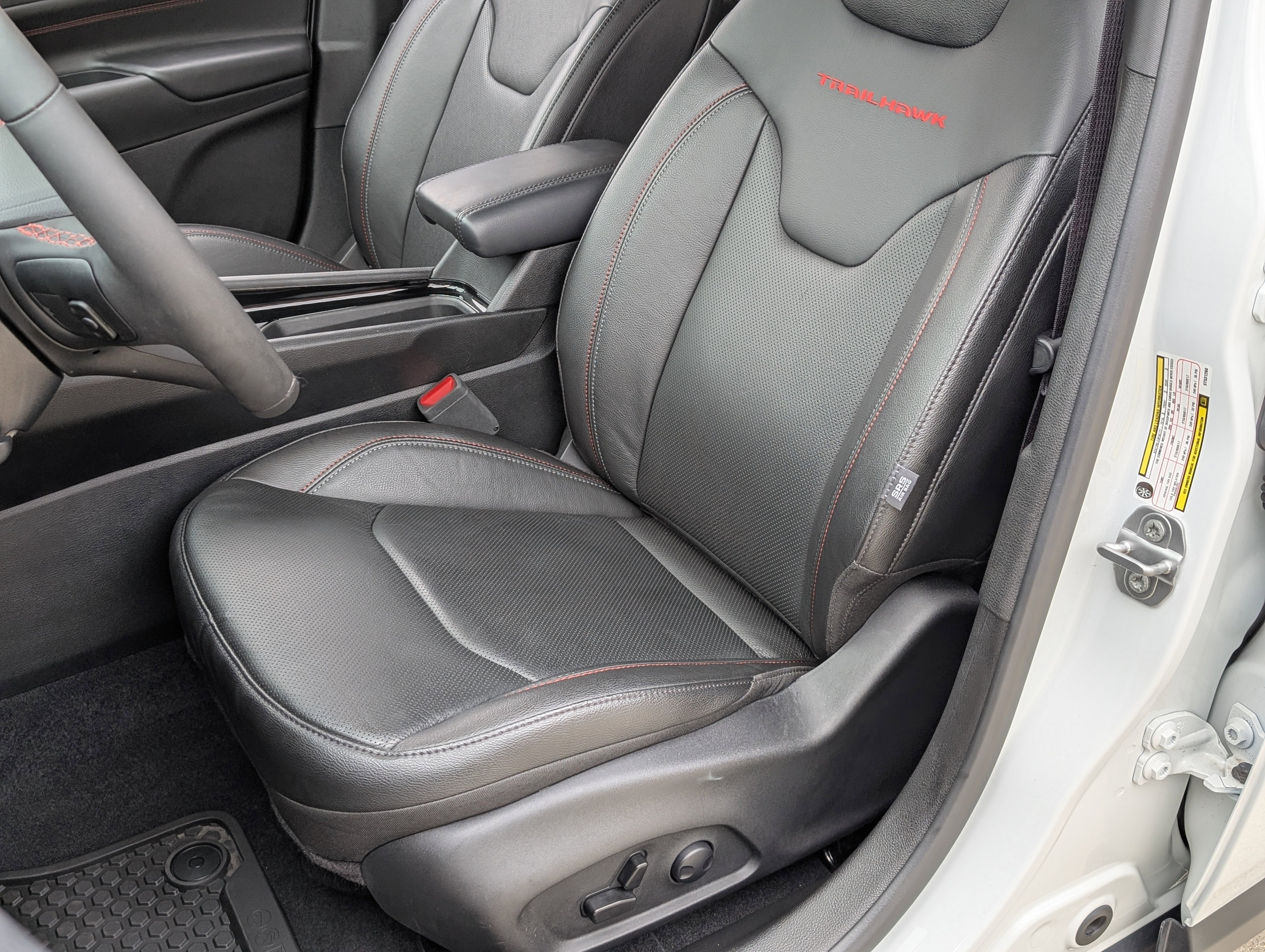 Used 2025 Jeep Compass Trailhawk w/ Trailhawk Elite Group image 14