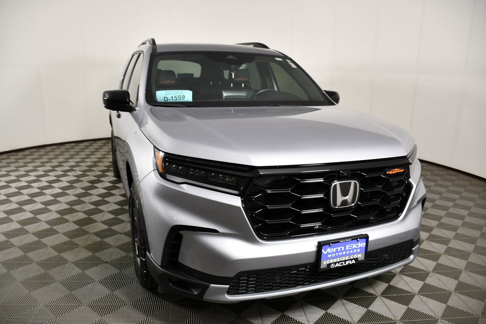Used 2025 Honda Pilot TrailSport image 3