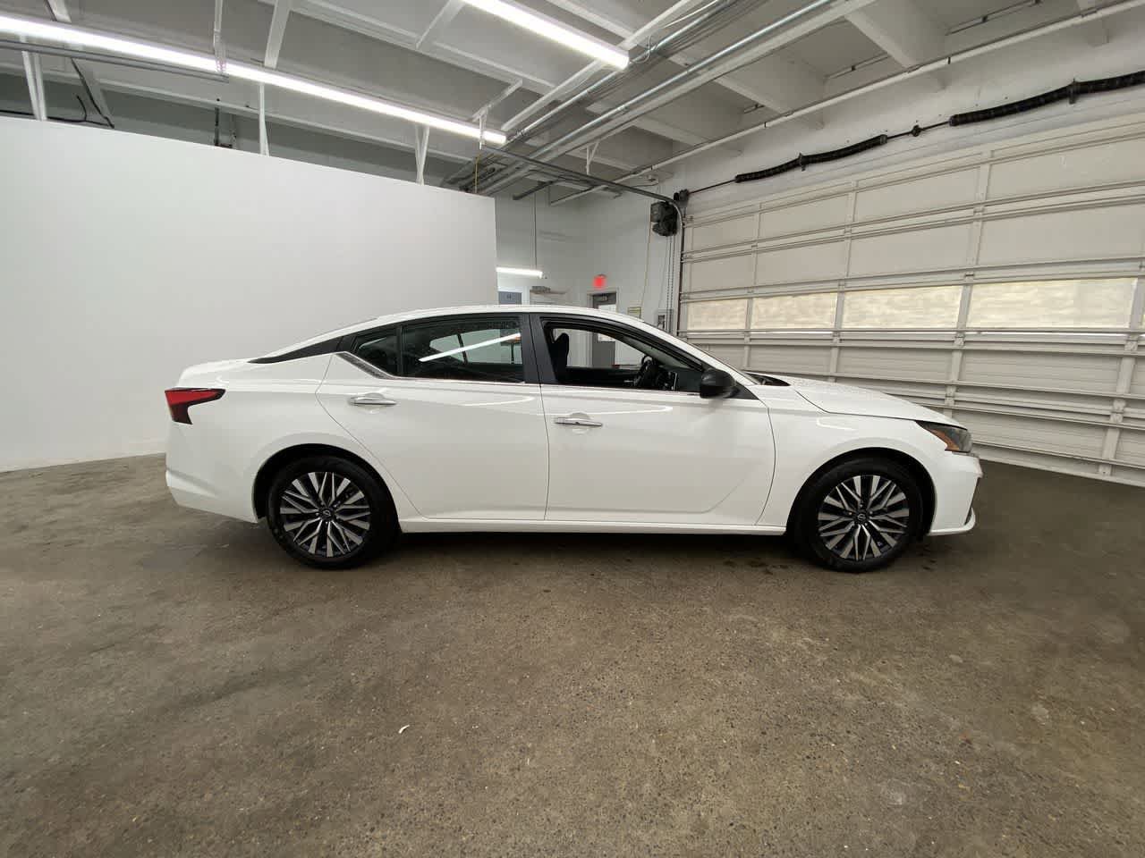 Used 2025 Nissan Altima 2.5 SV FWD image 7