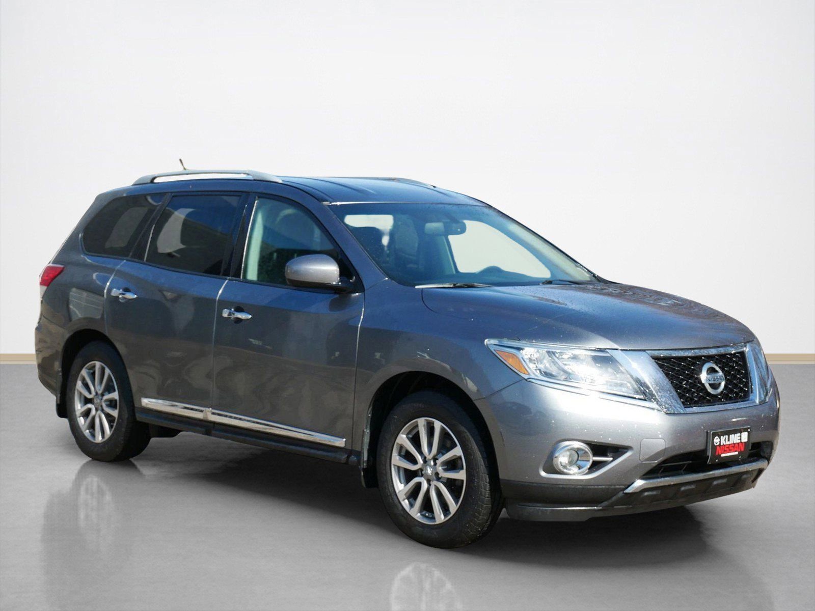 Used 2015 Nissan Pathfinder SL image 1
