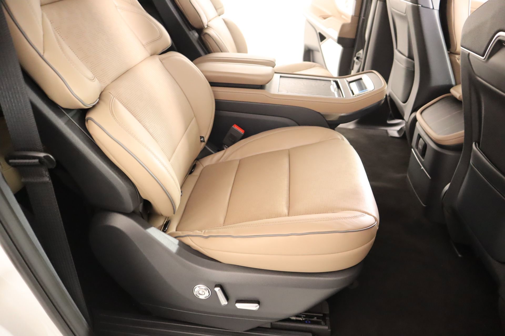 New 2026 Lincoln Navigator L Black Label AWD/4WD image 15