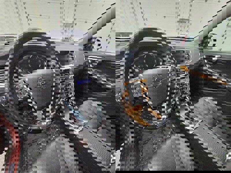 Used 2017 Volvo S60 T5 Inscription Platinum image 11