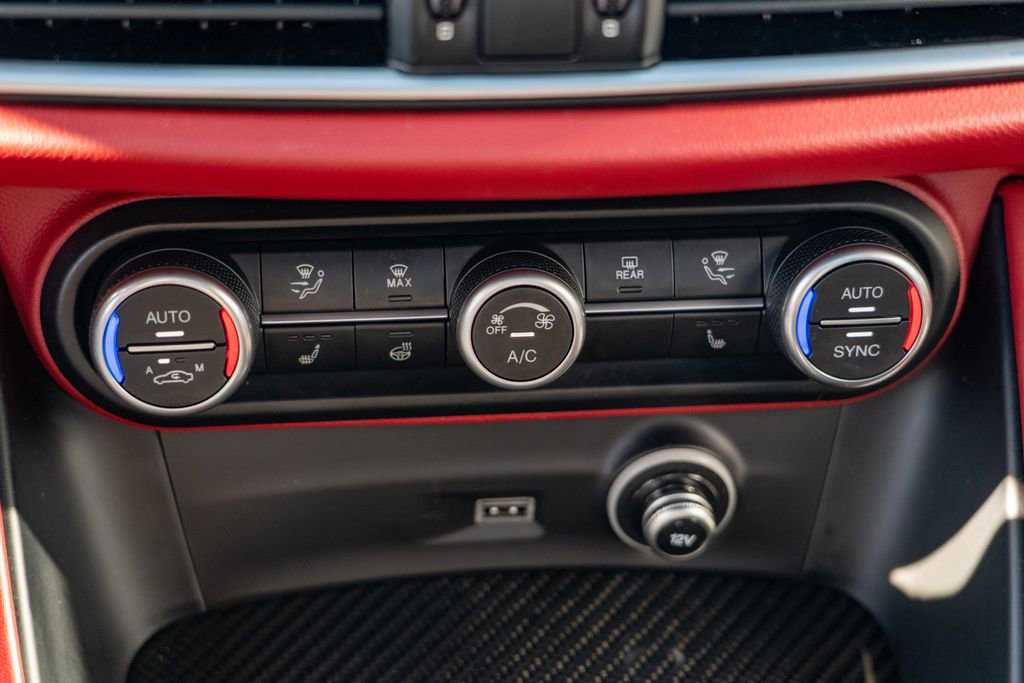 Used 2021 Alfa Romeo Stelvio Quadrifoglio image 27