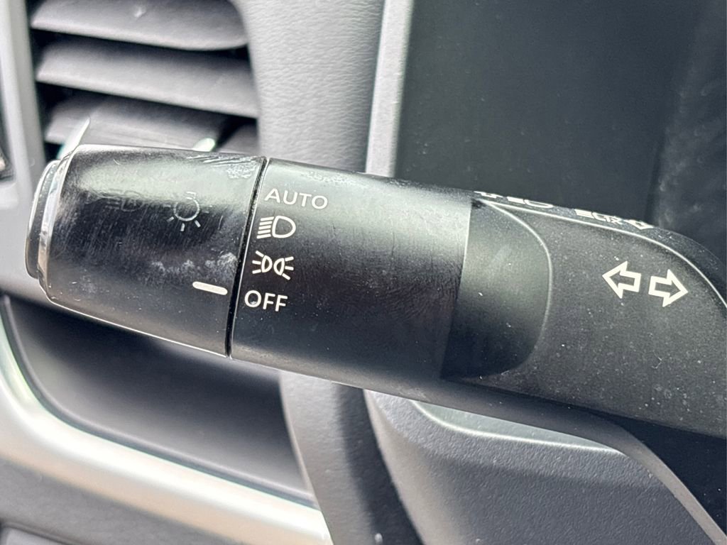 Used 2023 Nissan Rogue S AWD/4WD image 24