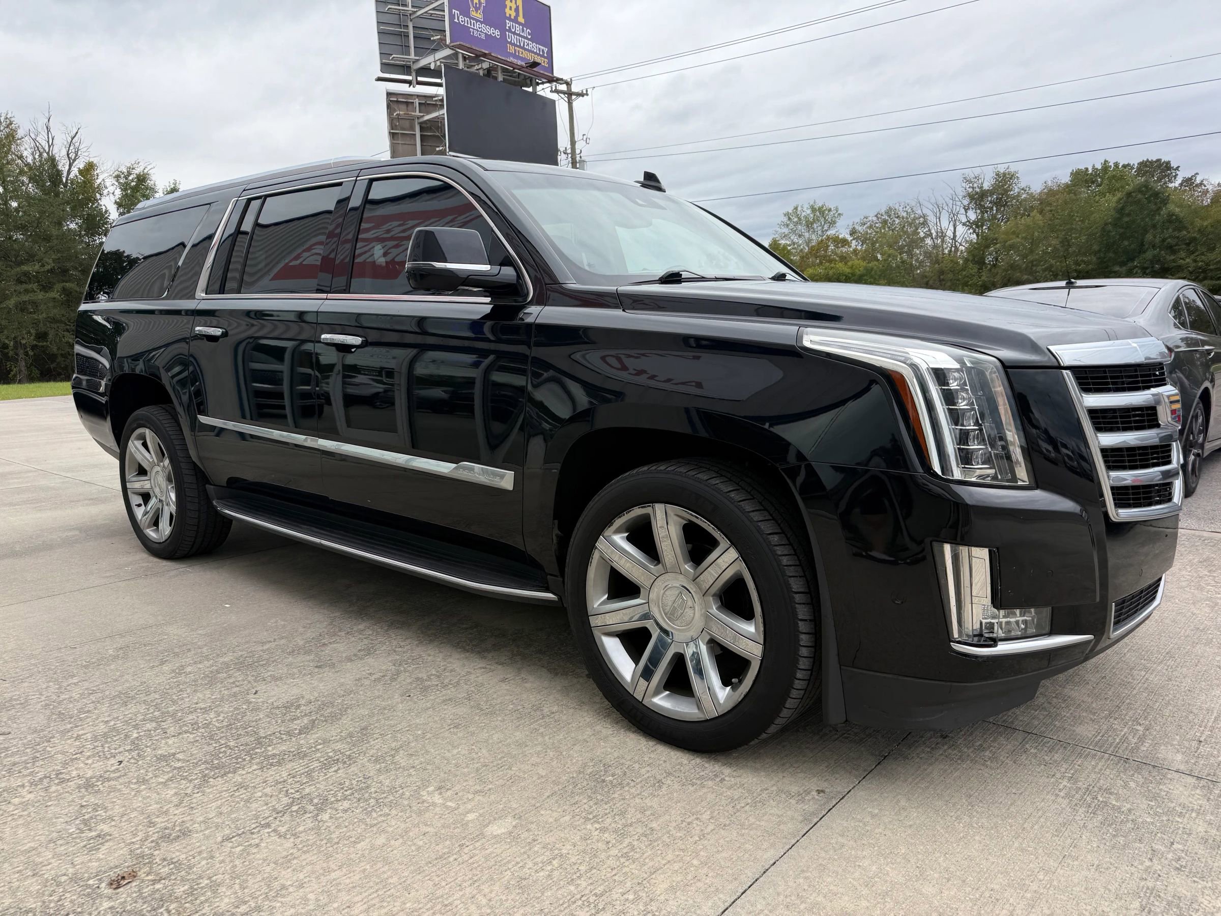 Used 2020 Cadillac Escalade ESV Luxury image 18