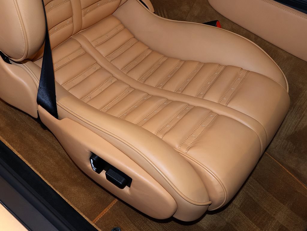 Used 2001 Ferrari 550 Maranello Coupe RWD image 17