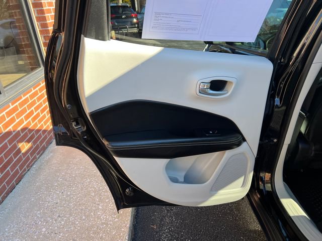 Used 2018 Jeep Compass Latitude w/ Cold Weather Group image 22