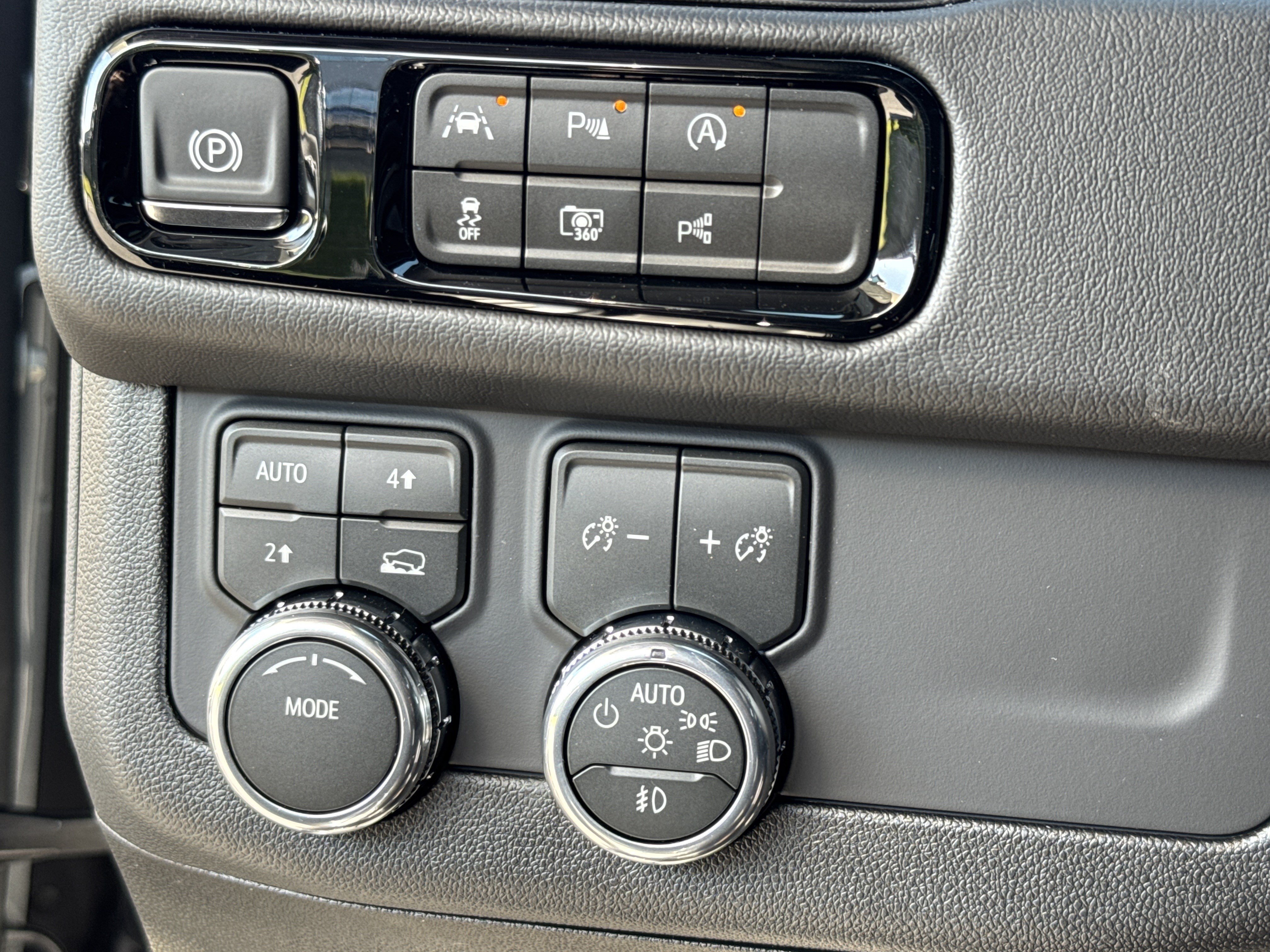 New 2026 GMC Yukon XL Denali w/ Sun & Power Step Package AWD/4WD image 19