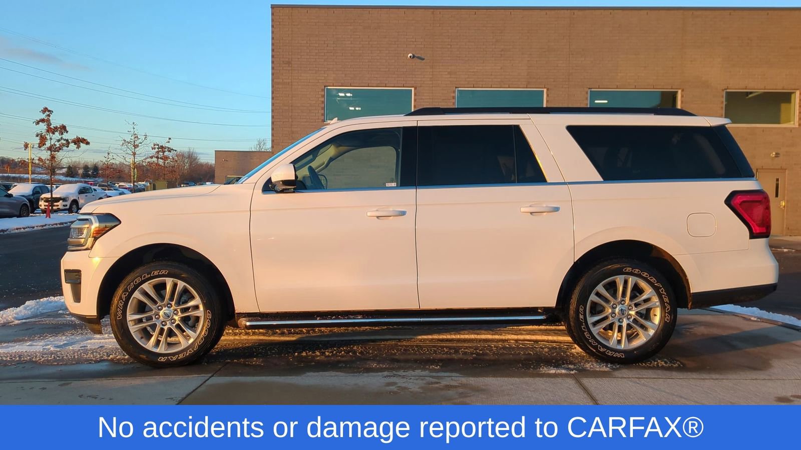 Used 2022 Ford Expedition Max XLT image 2