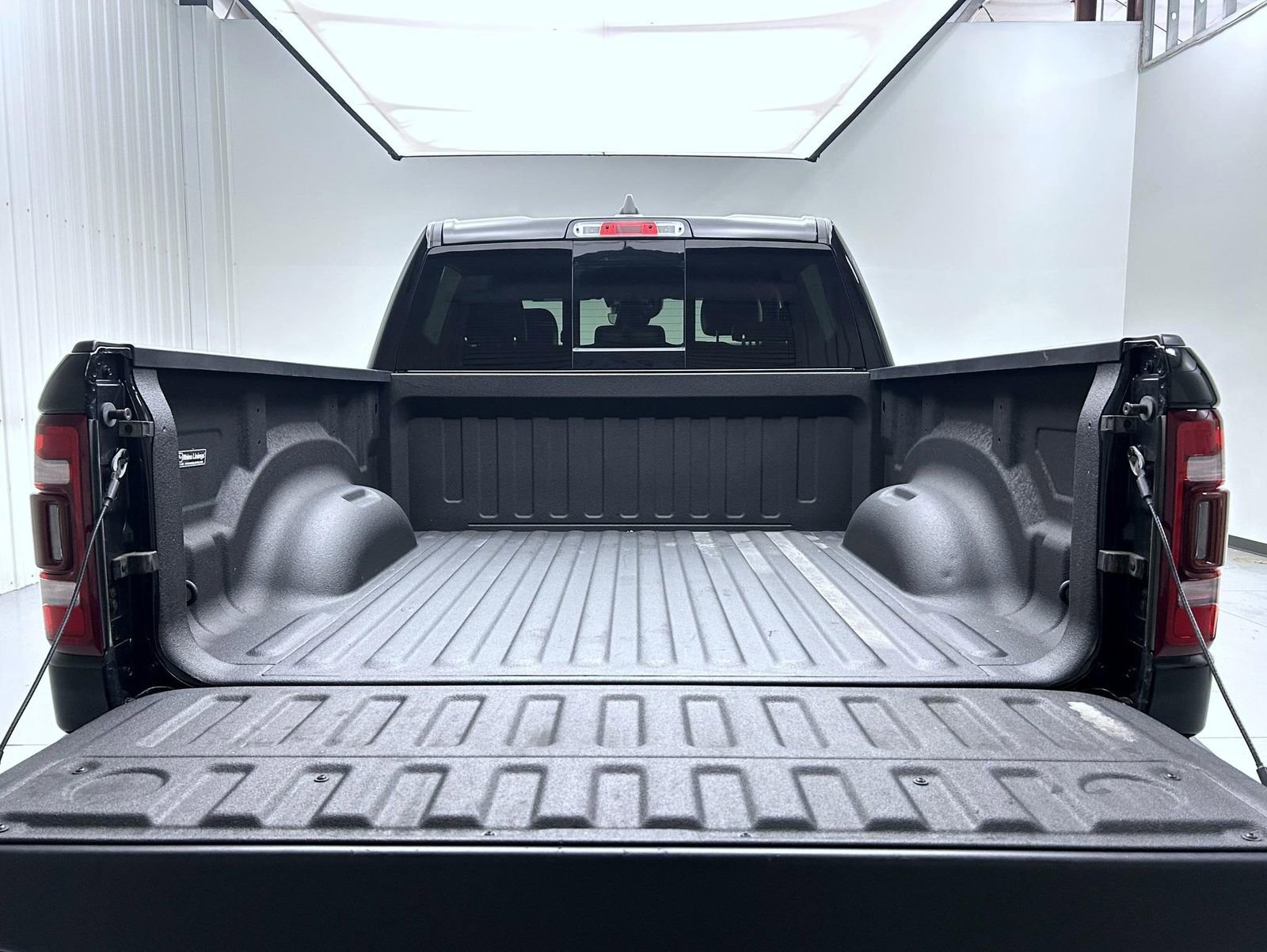 Used 2023 RAM 1500 Laramie AWD/4WD image 21