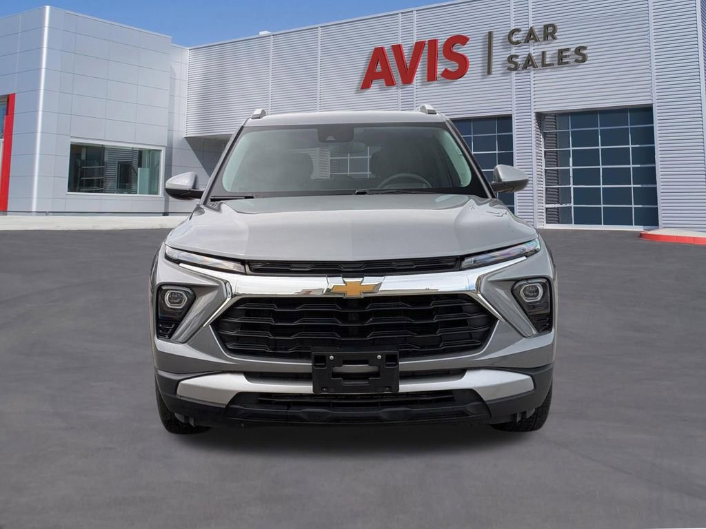 Used 2025 Chevrolet TrailBlazer LT AWD/4WD image 2