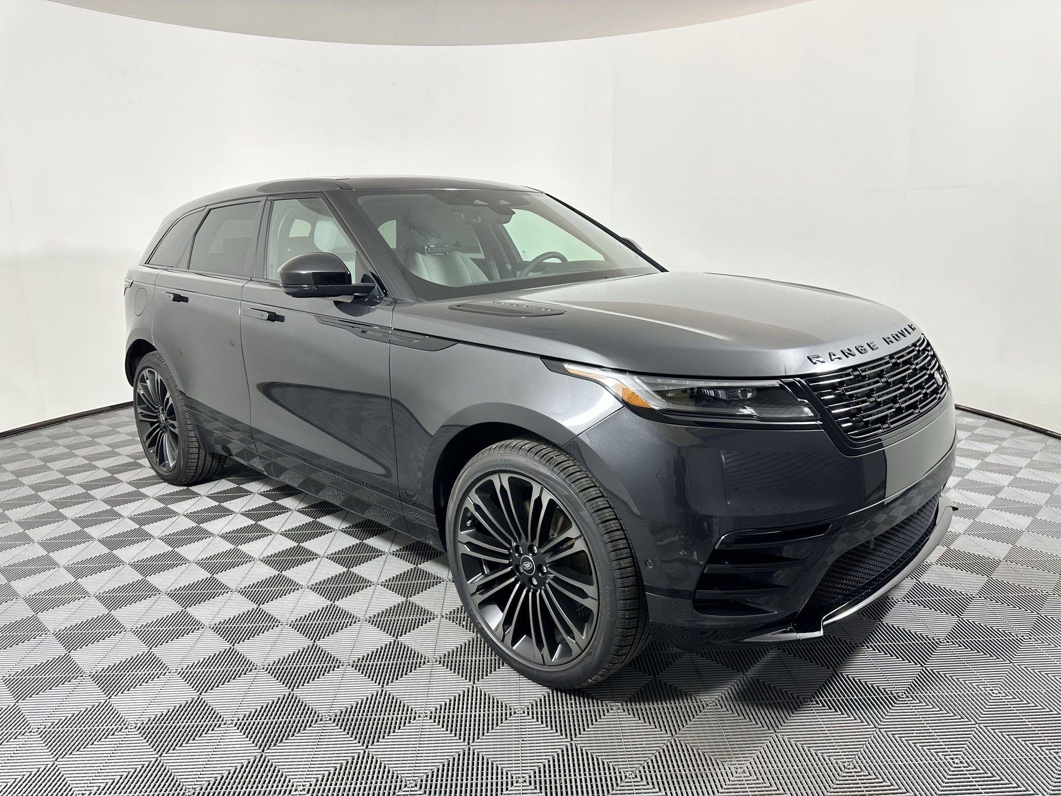 New 2026 Land Rover Range Rover Velar Dynamic SE image 6