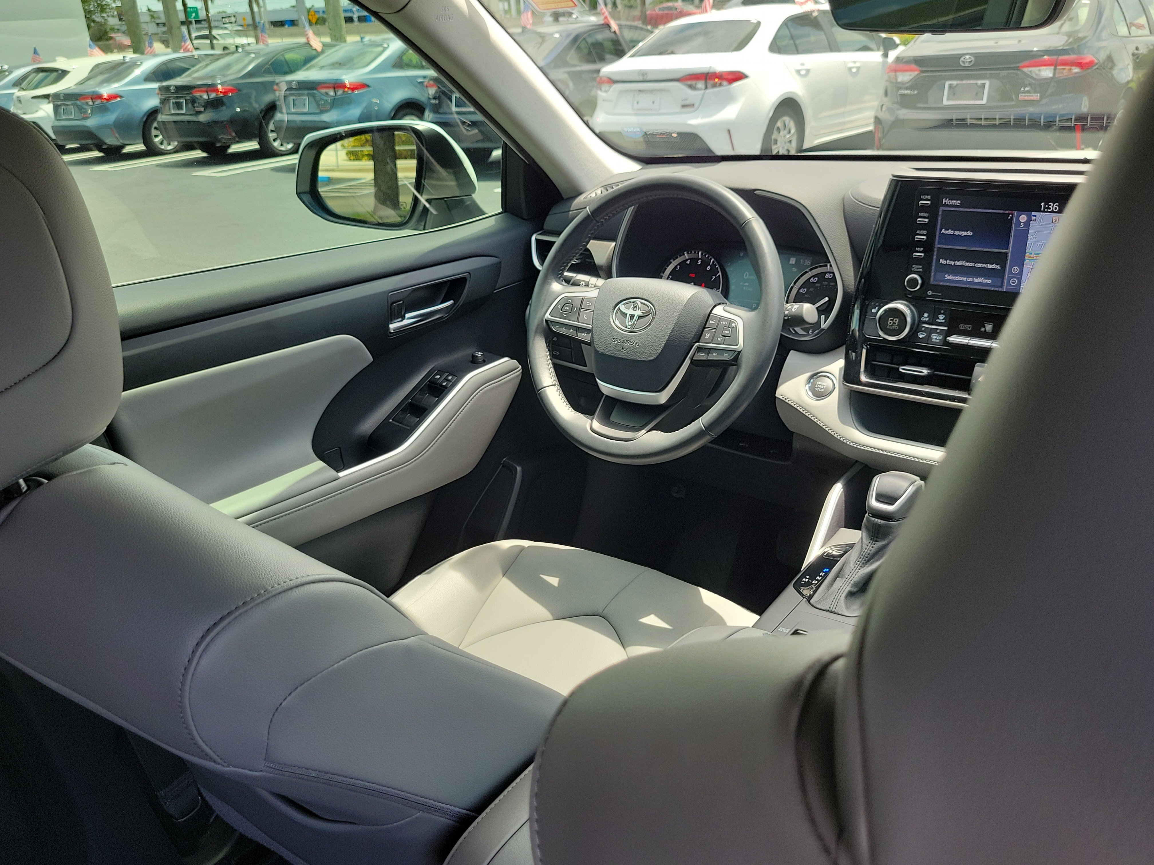 Used 2022 Toyota Highlander XLE FWD image 14
