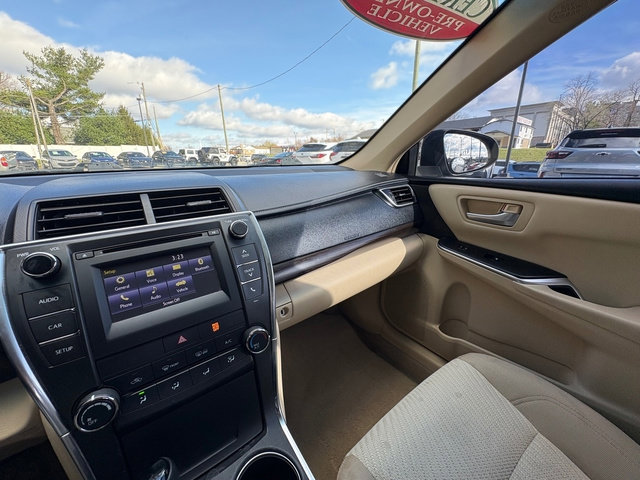 Used 2017 Toyota Camry LE FWD image 31