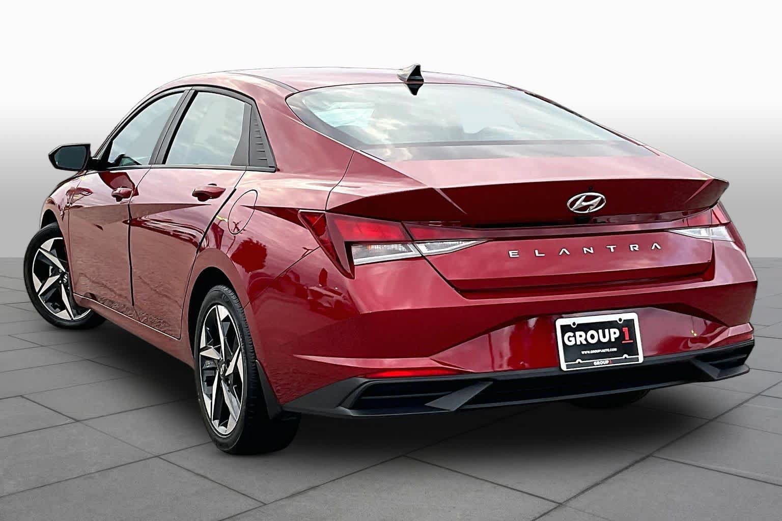 Used 2023 Hyundai Elantra SEL w/ Convenience Package FWD image 12