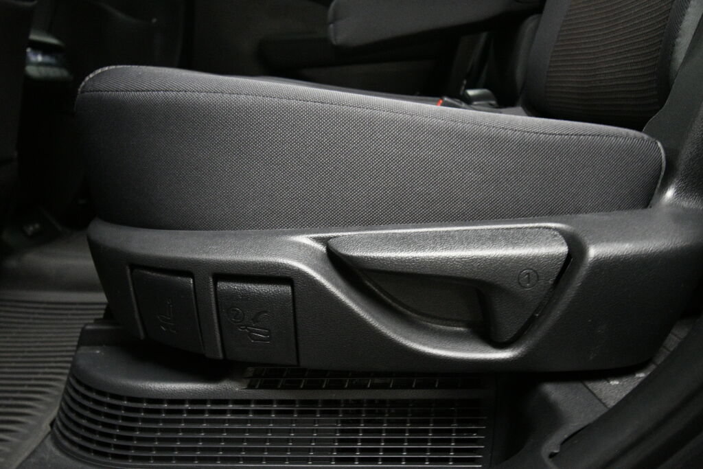 Used 2023 Toyota Highlander LE AWD/4WD image 22