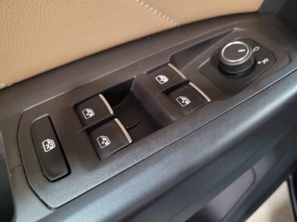 Used 2022 Volkswagen Atlas Cross Sport SE FWD image 27