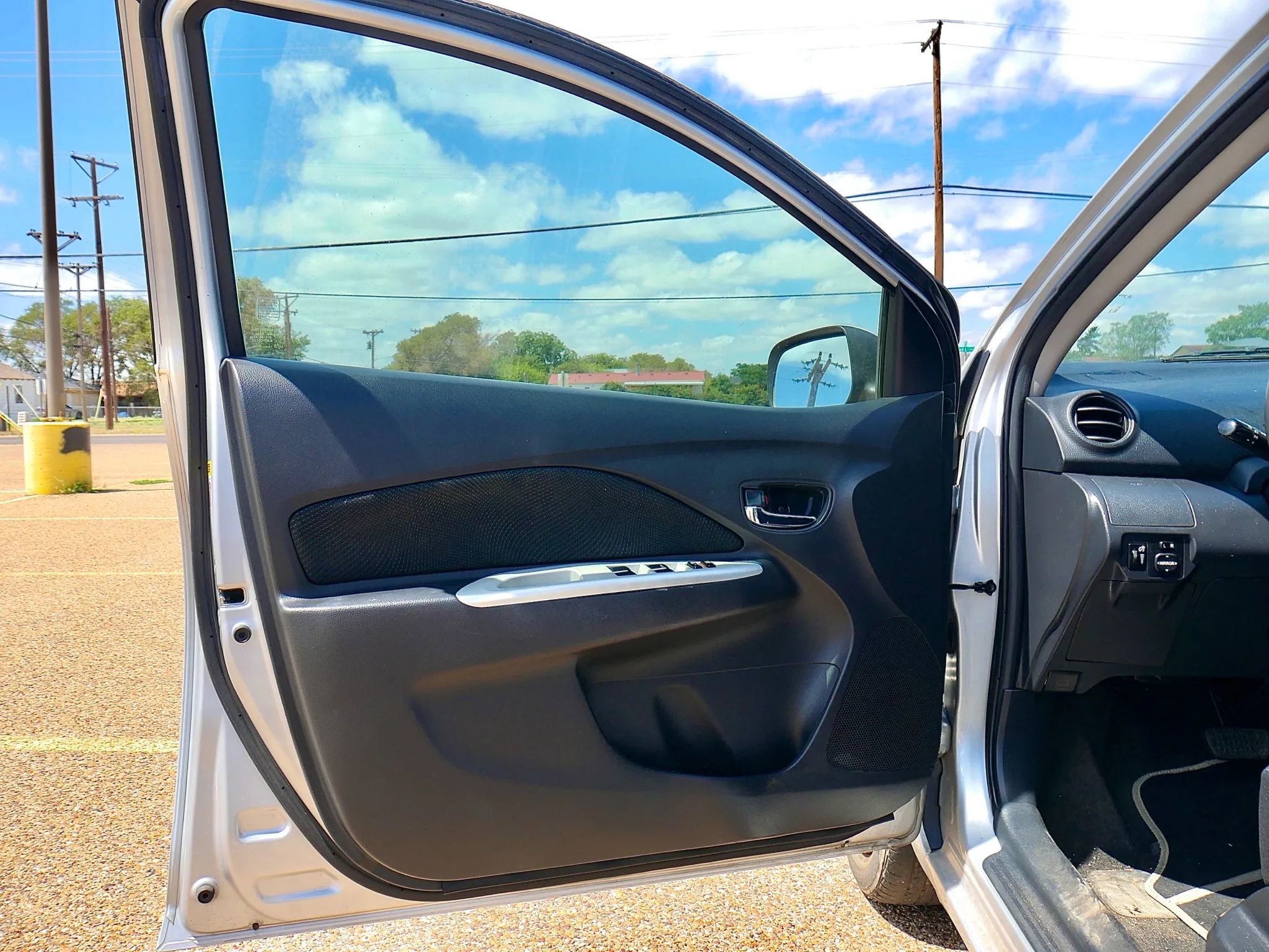 Used 2010 Toyota Yaris Sedan FWD image 11