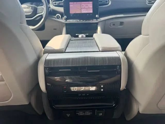 Used 2024 Jeep Wagoneer Series II w/ Flexible Seating Group AWD/4WD image 20