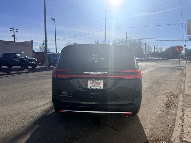 New 2026 Chrysler Pacifica Pinnacle w/ Trailer Tow Group FWD image 5