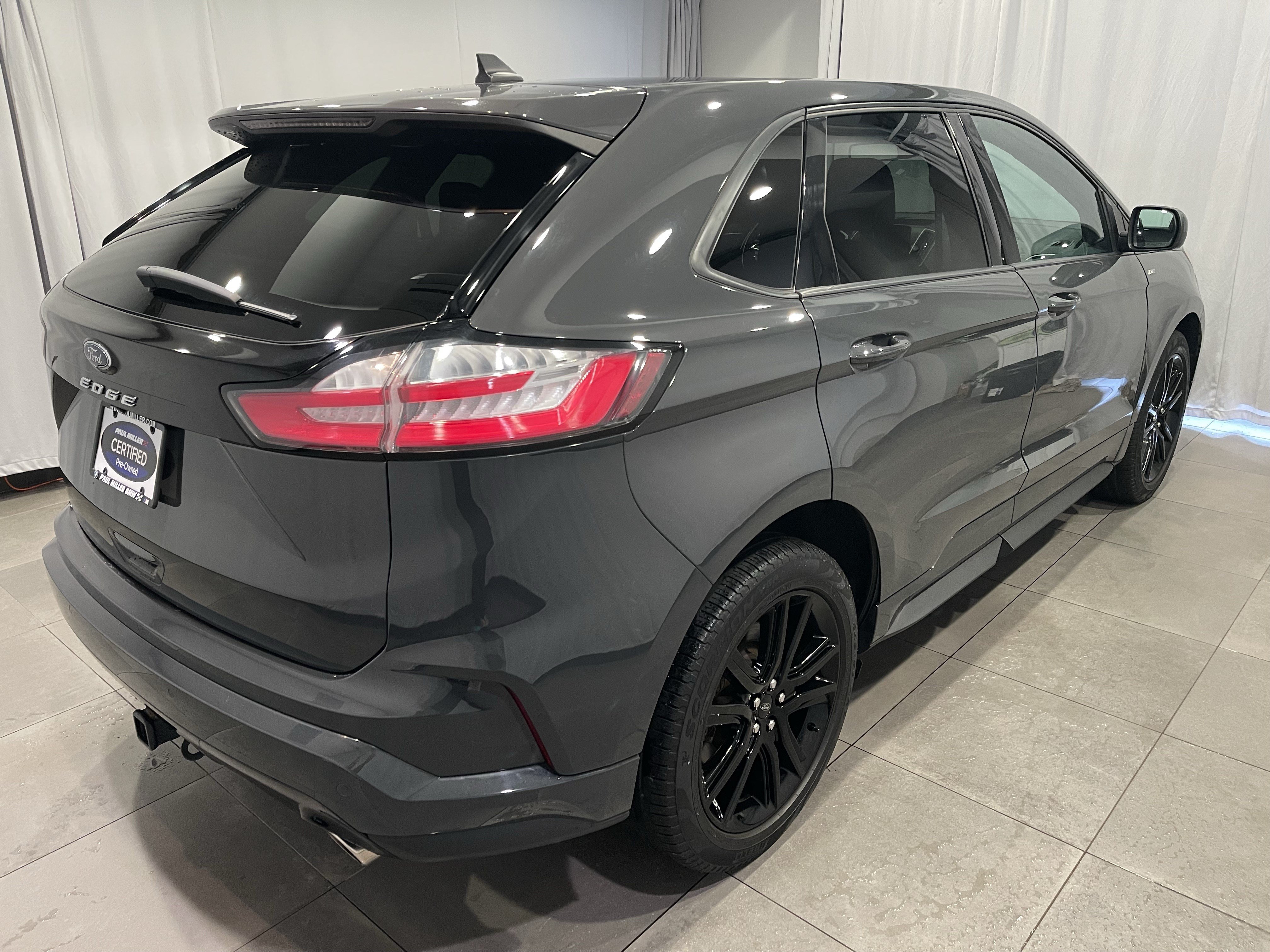 Used 2021 Ford Edge ST-Line w/ Class II Trailer Tow Package AWD/4WD image 6