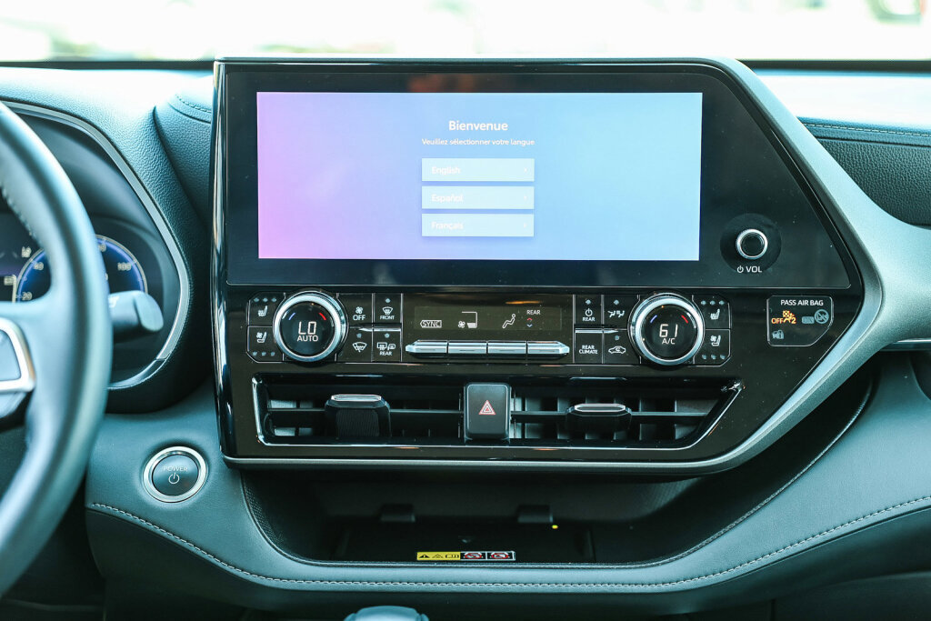 Certified 2025 Toyota Highlander Limited image 3