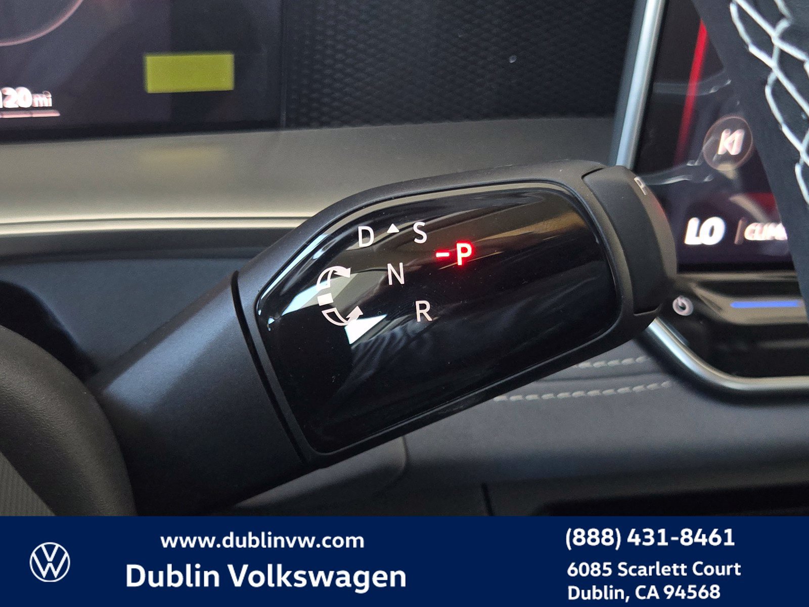 New 2026 Volkswagen Tiguan SE FWD image 18