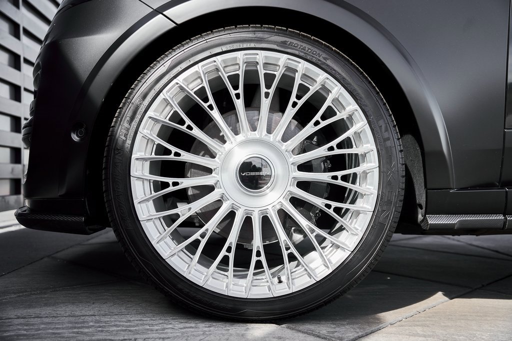 Used 2024 Land Rover Range Rover Long Wheelbase SE image 3