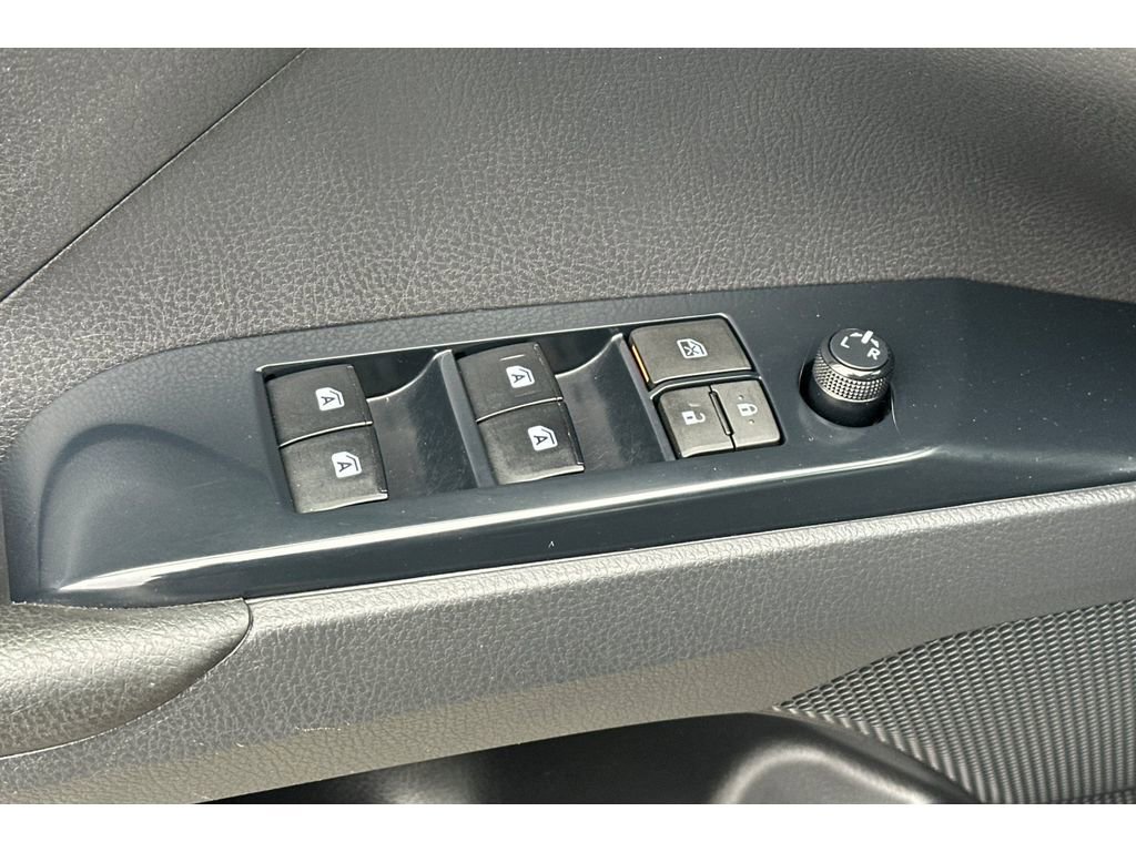Used 2018 Toyota Camry LE w/ Convenience Package FWD image 12