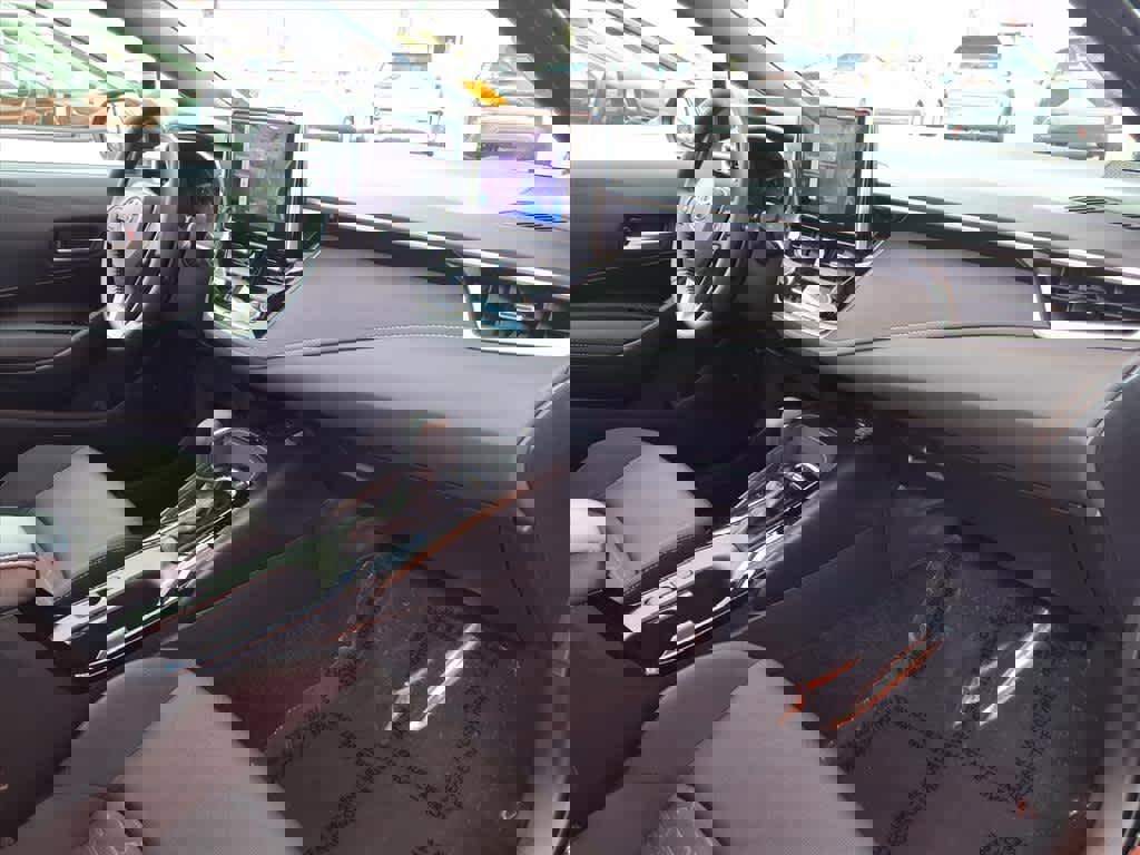 Used 2025 Toyota Corolla SE w/ SE Package image 23