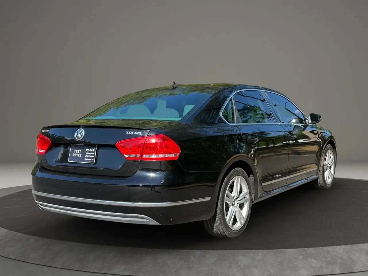 Used 2014 Volkswagen Passat TDI SEL Premium FWD image 6