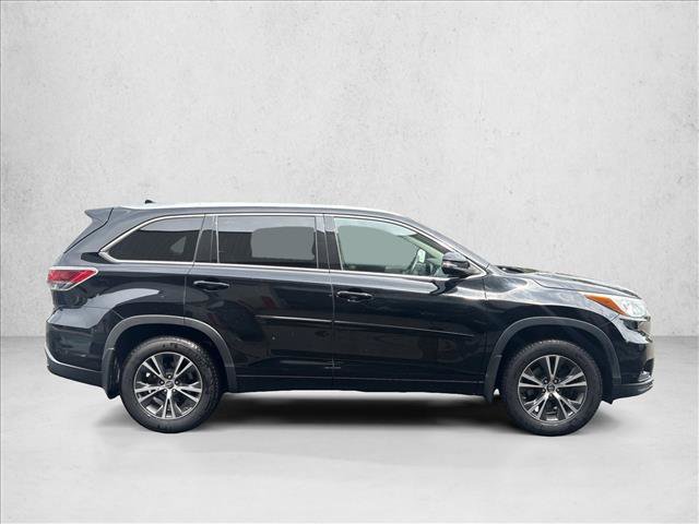 Used 2016 Toyota Highlander XLE AWD/4WD image 4
