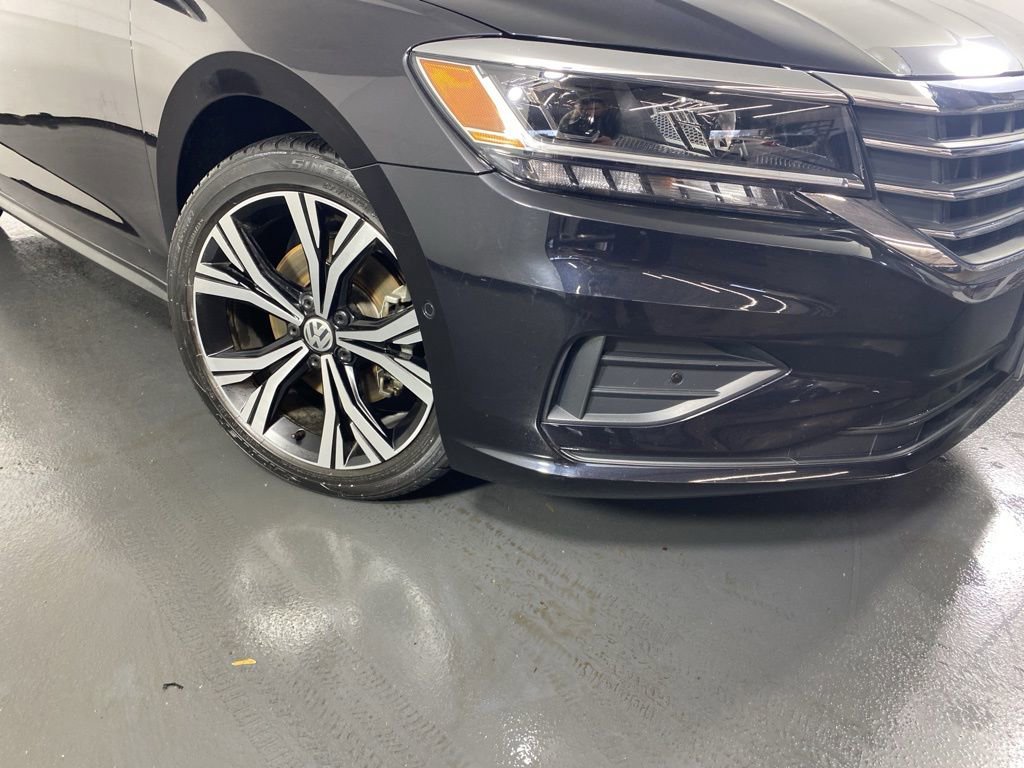 Used 2020 Volkswagen Passat 2.0T SEL image 3