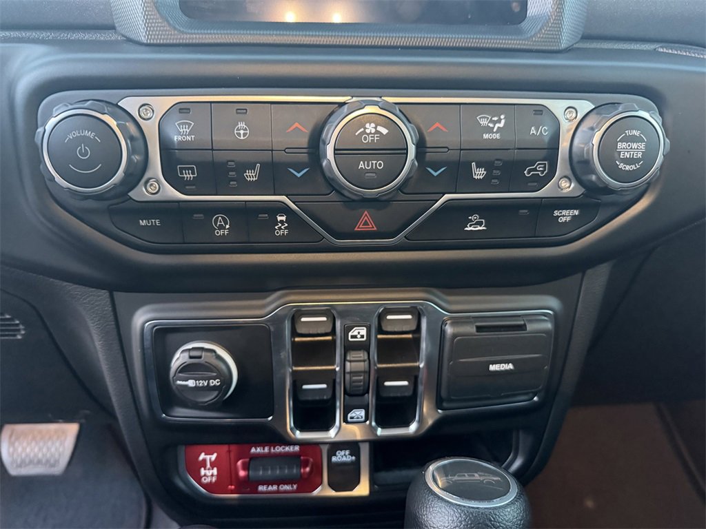 Used 2023 Jeep Gladiator Mojave w/ Cold Weather Group image 19