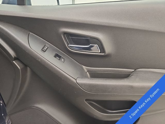 Used 2018 Chevrolet Trax LT w/ LT Convenience Package FWD image 11