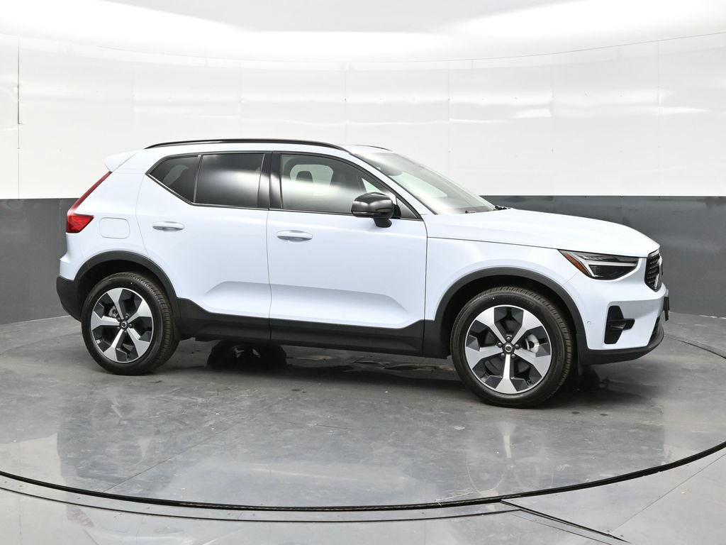 New 2026 Volvo XC40 B5 Plus w/ Climate Package AWD/4WD image 8