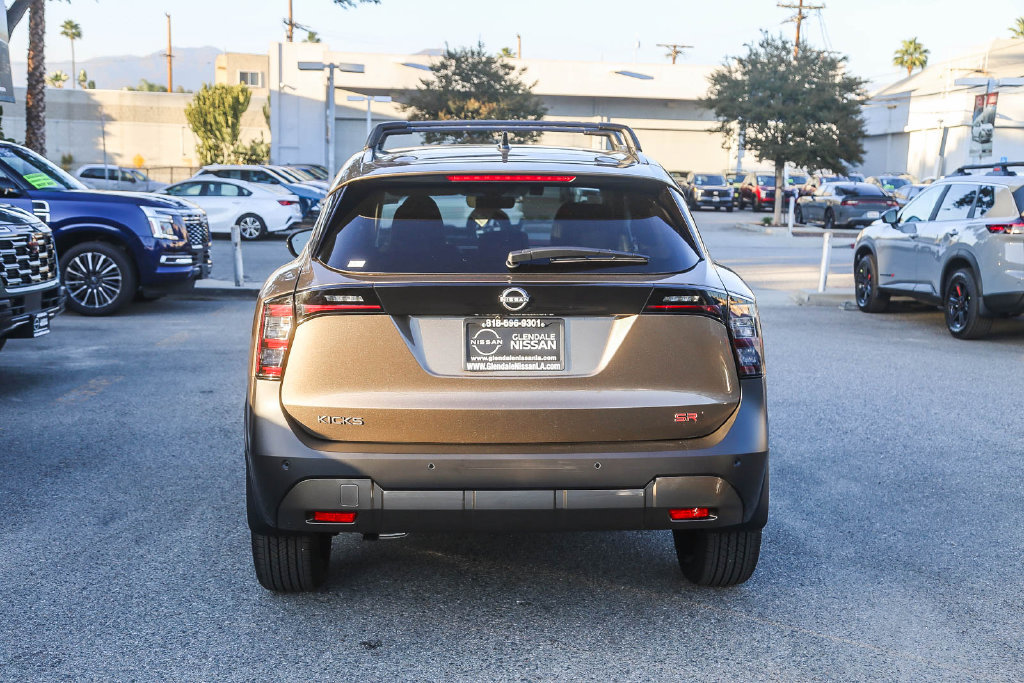 New 2026 Nissan Kicks SR w/ Illumination Package FWD image 7