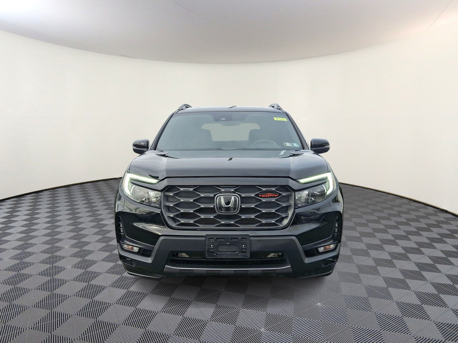 Used 2025 Honda Passport TrailSport image 2