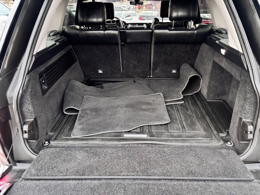 Used 2017 Land Rover Range Rover HSE image 38