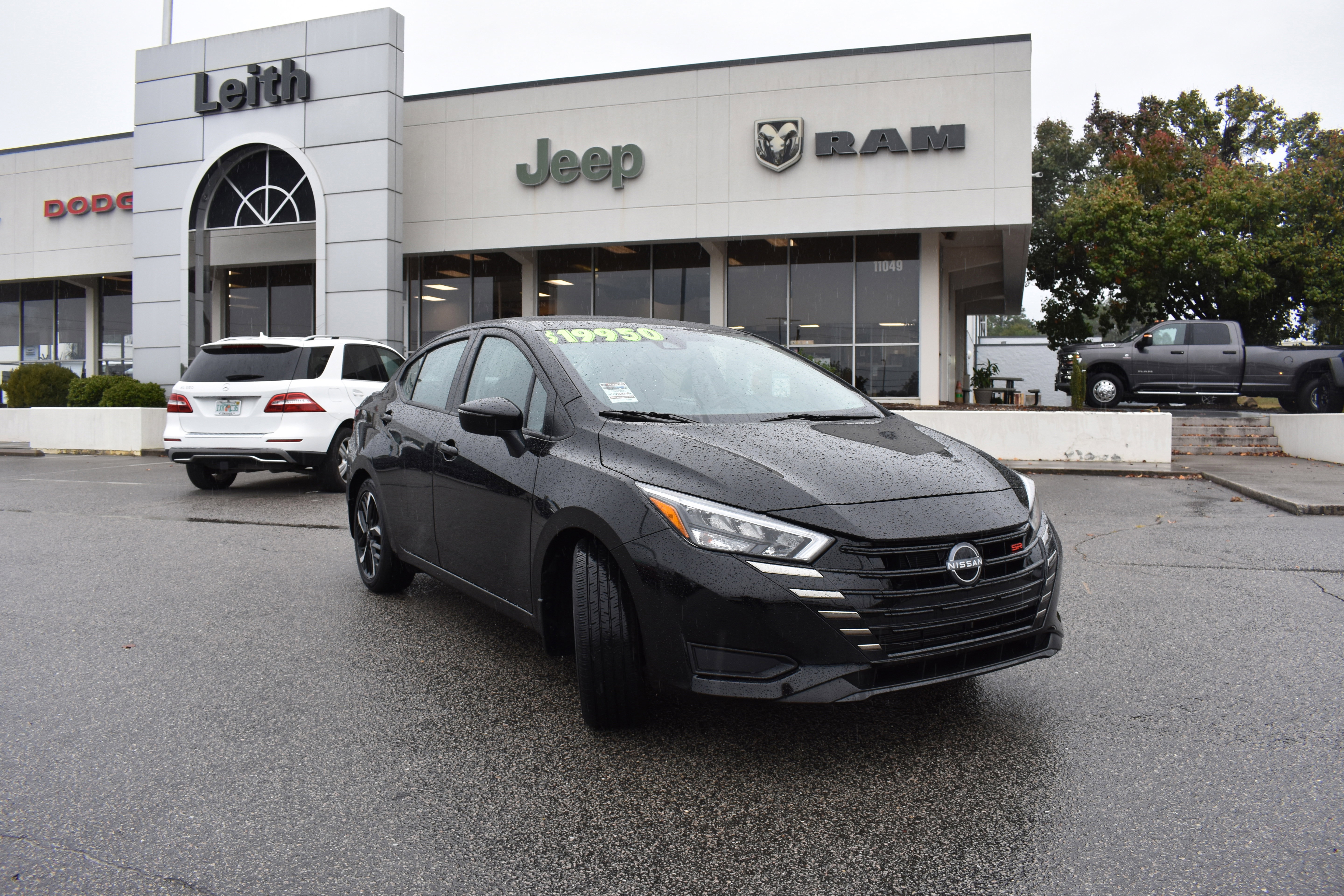 Used 2025 Nissan Versa SR w/ Trunk Package