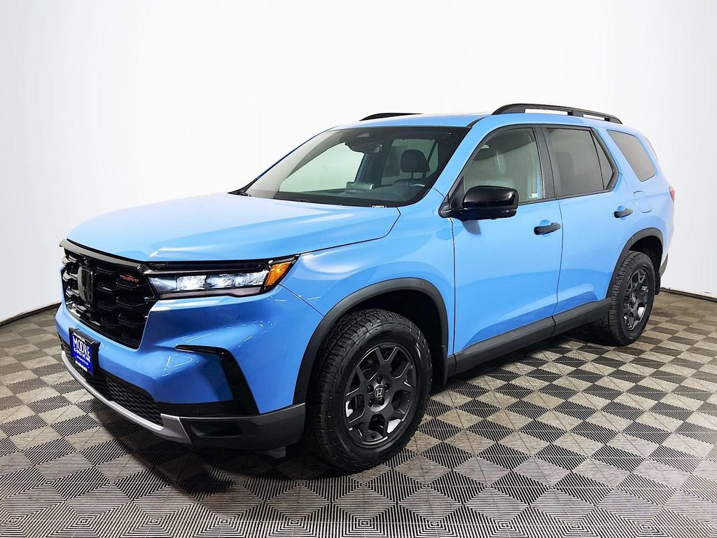 Used 2025 Honda Pilot TrailSport image 4