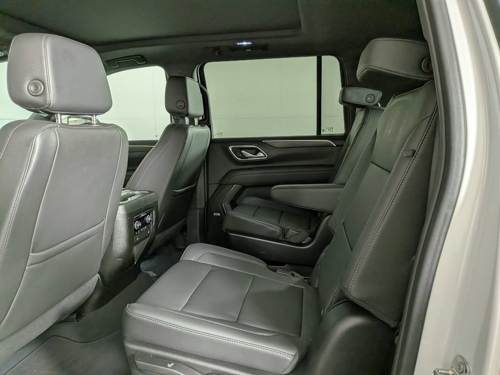 Certified 2024 Chevrolet Suburban Z71 w/ Luxury Package AWD/4WD image 33